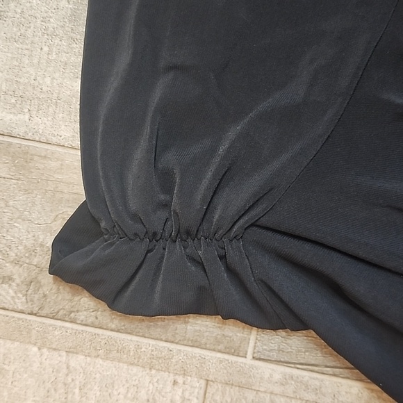 Boutique brand black jagged hem mini skirt - Picture 3 of 8